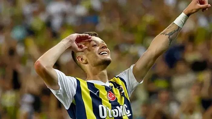 SEBASTIAN SZYMANSKI
Fenerbahçe, Sebastian Szymanski'nin Fransa Ligue 1 ekiplerinden Rennes'e transfer olduğunu resmen duyurdu. Kulüpten yapılan açıklamada şu ifadeler kullanıldı: 