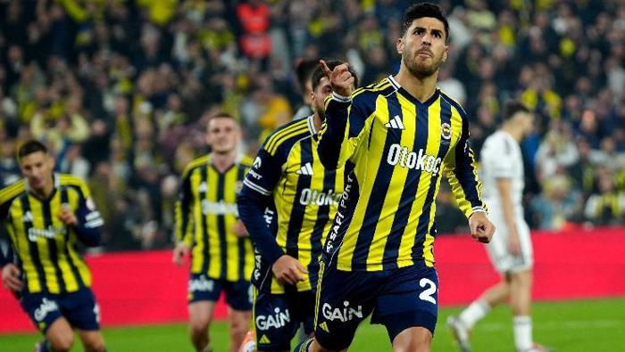 MİLLİ TAKIM'A GİDEN YOL
Asensio'nun bu gelişimi, Ekim 2023'ten bu yana çağırılmadığı İspanya Milli Takımı'na dönüşünü kaçınılmaz olarak alevlendirdi. Eğer Asensio İspanya Milli Takımı'na dönerse, bu De la Fuente için ilk olmayacak. En açık örnek Real Betis'teki Isco. Olumlu ortamda futbolunun olgunluğuna ulaştı, istikrarını kazandı ve İspanya Milli Takımı'na döndü. Asensio da benzer bir yolu izlemeyi umuyor.