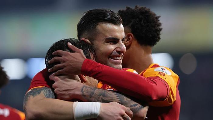“Skor 1-0’ken Osimhen bir pozisyon kaçırıyor ama oyuncularda ben hiç bir panik havası görmedim. Oyuncularda maçı almayacağız havası görmüyorum bu da Şampiyonluk refleksidir.”