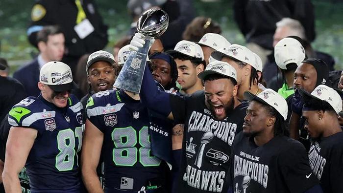 Olaylı Super Bowlda şampiyon Seattle Seahawks oldu, Donald Trump çılgına döndü Devre arasına Bad Bunny damgası