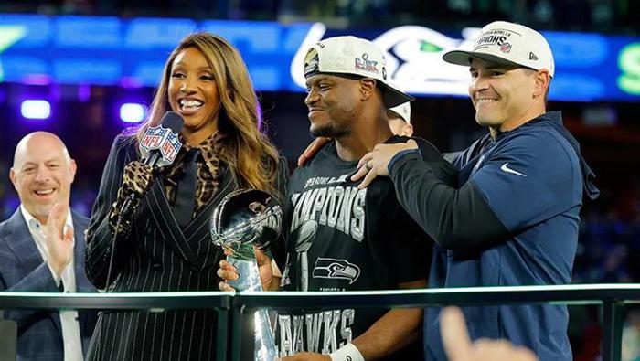 Olaylı Super Bowlda şampiyon Seattle Seahawks oldu, Donald Trump çılgına döndü Devre arasına Bad Bunny damgası