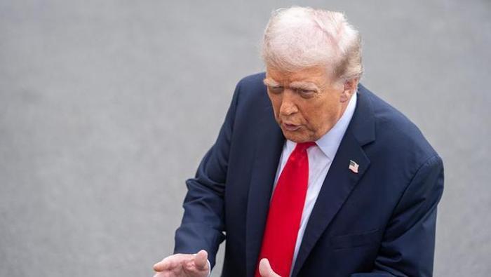 Olaylı Super Bowlda şampiyon Seattle Seahawks oldu, Donald Trump çılgına döndü Devre arasına Bad Bunny damgası