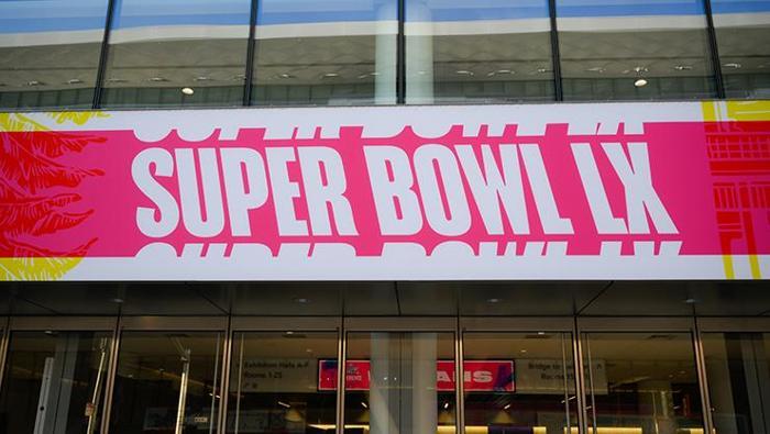 Olaylı Super Bowlda şampiyon Seattle Seahawks oldu, Donald Trump çılgına döndü Devre arasına Bad Bunny damgası