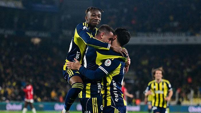 Trendyol Süper Lig'in 21. haftasında Fenerbahçe sahasında ağırladığı Gençlerbirliği'ni 3-1 mağlup etti. Sarı-lacivertlilere galibiyeti getiren golleri Anderson Talisca (p) ve Kerem Aktürkoğlu (2) kaydetti. Gençlerbirliği'nin tek golü ise Sekou Koita'dan geldi.