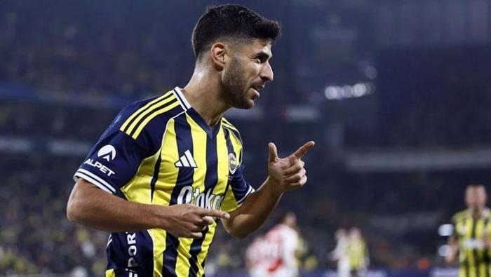 ‘ALEX İLE KIYASLAMAYIN’
“Bana göre yine Fenerbahçe’nin en klas oyuncusu olduğunu gösterdi. Alex ile kıyaslamayın ama izlettirdiği futbol çok özel. Topuk pasları, servisleri, attığı ve direğe takılan şutlar… Gerçekten farklı bir oyuncu”