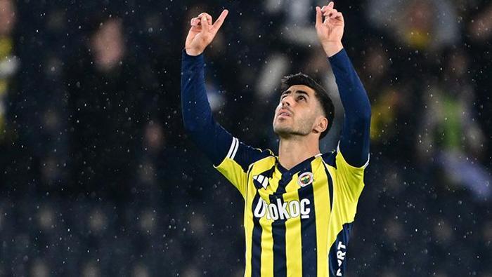 İspanyol yıldız, en üst lig kariyerinde en fazla gol katkısı sağladığı sezonu yaşıyor. (9 gol & 7 asist) Asensio'nun bu performansı sonrası milli takım haberleri de gündeme gelmişti. İspanyol basınından AS, bu performansının ardından 30 yaşındaki futbolcunun İspanya Milli Takımı'na geri dönebileceğini duyurmuştu.