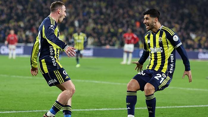 Marca’da yer alan haberde şu ifadelere yer verildi:
'El Matador' Asensio, Türk Süper Ligi'nde yoluna çıkan 'kurbanları' toplamaya devam ediyor. Mallorca, Espanyol, Real Madrid, PSG ve Aston Villa'nın eski oyuncusu, Fenerbahçe'nin Gençlerbirliği'ni 3-1 mağlup ettiği maçta 'Guti tarzı' bir topuk pasıyla yine belirleyici oldu.