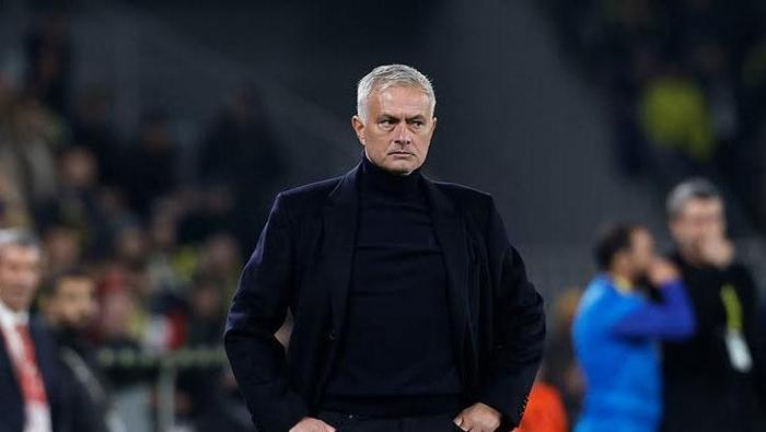 DÜNYA KUPASI SONRASI TEKLİF
ESPN'de yer alan habere göre Portekiz Futbol Federasyonu, 2026 Dünya Kupası'nın ardından teknik direktör Roberto Martinez'in sözleşmesinin sona ermesiyle birlikte Jose Mourinho'ya teklif yapacak.