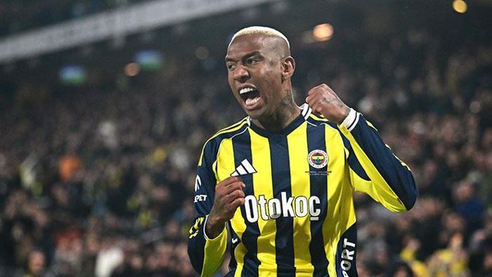 Fenerbahçe'nin geçtiğimiz sezonun devre arasında kadrosuna kattığı Anderson Talisca özellikle bu sezon gösterdiği performansla takımın vazgeçilmezlerinden oldu.