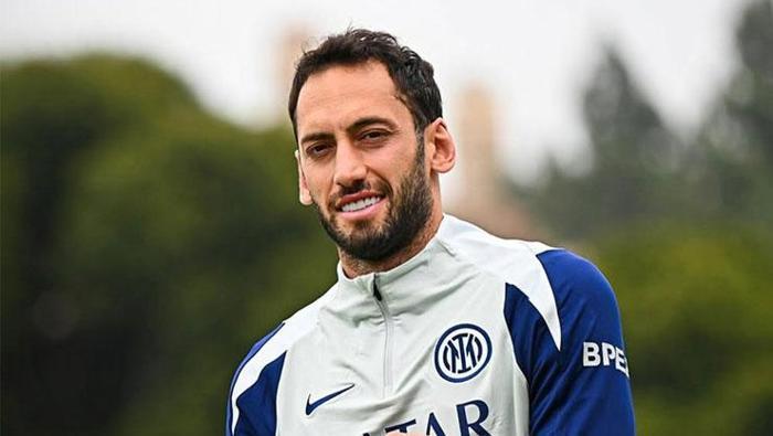 PERFORMANSI
Bu sezon Inter formasıyla 22 resmi maça çıkan Hakan Çalhanoğlu bu karşılaşmalarda 8 gol ve 4 asistlik skor katkısı sağladı.