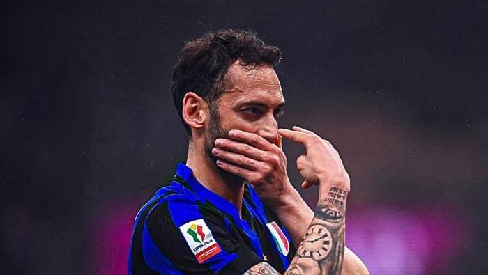 SÖZLEŞMESİ 2027'DE SONA ERECEK
Haberin detaylarında sarı-kırmızılıların, yaz transfer döneminde Inter'in kapısını tekrardan çalacağı ve İtalyan ekibinin de Milli oyuncunun sözleşmesinin 1.5 sezon sonra sona ereceği için teklifi kabul edebileceği belirtildi.