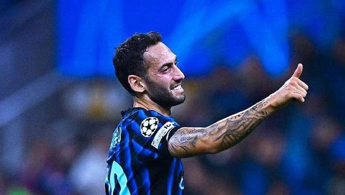 ROTA YENİDEN HAKAN ÇALHANOĞLU
Fransız basınından Sport'ta yer alan habere göre Galatasaray, 2 sezondur kadrosuna katmak istediği Inter forması giyen Hakan Çalhanoğlu için yeniden harekete geçiyor.