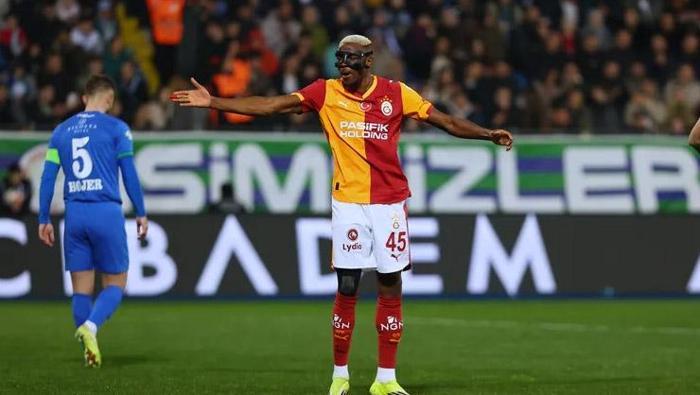 BU SEZON GOL YÜKÜNÜ ÇEKİYOR
Victor James Osimhen, bu sezon tüm kulvarlarda 15 gol attı ve 14 gol kaydeden Mauro Icardi ile birlikte Galatasaray'ın gol yükünü çekiyor.