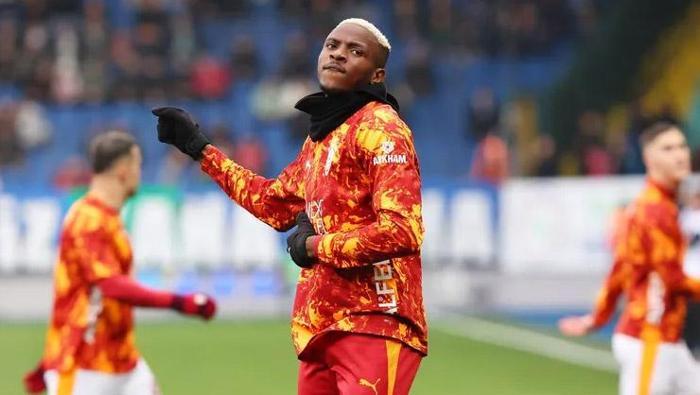 OSIMHEN'İN HEDEFİ NET
Galatasaray forması giyen Mauro Icardi, attığı 73 golle sarı-kırmızılı kulübün tarihinin en golcü yabancı futbolcusu konumunda yer alıyor. Osimhen, Icardi'nin bu rekorunu geçmeyi hedefliyor.