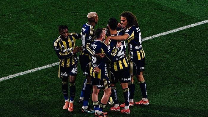 MUHTEŞEM GERİ DÖNÜŞLER
Beşiktaş ve Rizespor maçlarında 2-0’dan dönüp kazanan Kanarya, Alanya deplasmanında ise 2 defa yenik duruma düşmesine rağmen 3 puanı aldı. SarıLacivertliler, ilk Alanyaspor mücadelesinde ve Galatasaray derbisinde ise ilk golü yiyen taraf oldu, ancak 1 puanı aldı.