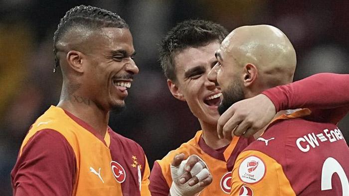 'KONSANTRE OLUN'
Icardi de Lemina da kısa süre önce temsilcileriyle kulübe haber göndererek yeni kontrat şartlarını görüşmek istediklerini bildirdiler. Ancak başkan Dursun Özbek’in kararı, acele etmemek yönünde oldu. SarıKırmızılı kulübün patronu her iki oyuncuyla da sezon sonunda masaya oturacaklarını ve şimdi takıma konsantre olmaları gerektiğini iletti.