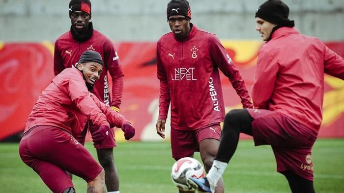 1+1 İDDİASI
Özellikle Icardi’nin devre arasında da ayrılma durumu gündeme gelmiş, ancak Juventus’la yapılan görüşmeler netice vermemişti. Daha sonra 32 yaşındaki santrfor için 1+1 yıllık kontrat düşünüldüğü iddiası ortaya atılsa da kulüpten bu konuyla ilgili bir somut hamle gelmedi. Yine kulübe yakın kaynaklara göre Icardi’nin Galatasaray’daki geleceğini, sezonun geri kalanındaki performansı belirleyecek.