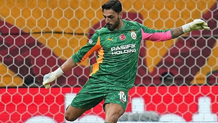 Yaz transfer döneminde Muslera'nın yerine 1 numaraya Uğurcan Çakır'ı transfer eden Galatasaray'da Günay Güvenç yine yedek kaleci olarak konumlandı. Deneyimli eldiven için sezon sonunda veda ihtimali belirdi.
