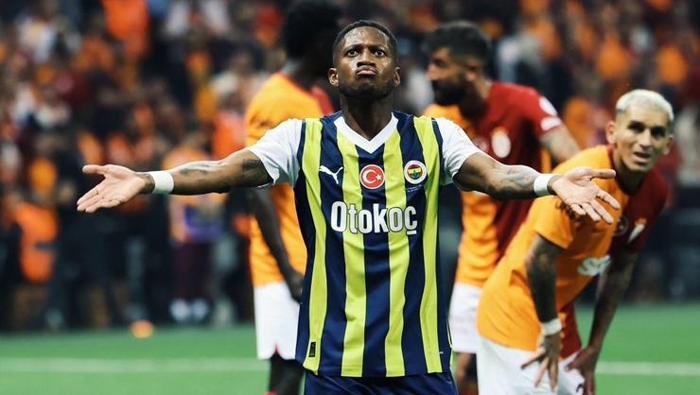 Ara transfer döneminde de sık sık Sarı Kırmızılılar'dan ayrılabileceği iddiaları dolaşan Lucas Torreira ve Fenerbahçe'de performansı ile bu sezon beklentileri karşılayamayan Fred için sürpriz bir açıklama geldi.