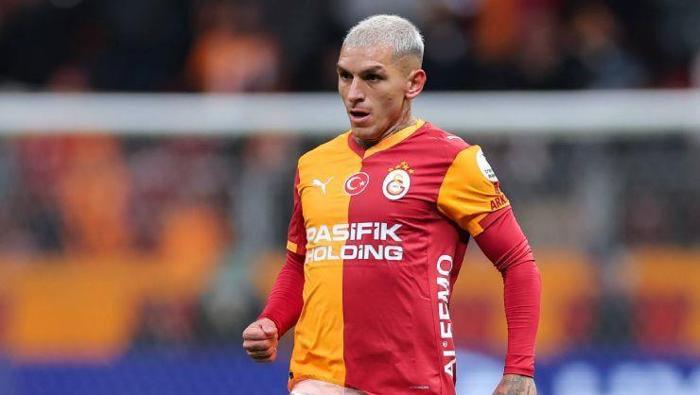 GALATASARAY KARİYERİ
Geçirdiği 4. sezonda Galatasaray ile 3 Süper Lig, 1 Türkiye Kupası ve 1 Türkiye Süper Kupası kazanan Lucas Torreira, sarı kırmızılı forma altında 160 maça çıkarken 9 gol attı ve 12 asist üretmeyi başardı.
