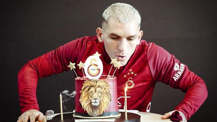 SİMGE İSİM OLDU
2022 yaz transfer döneminde Premier Lig takımı Arsenal’den 6 milyon euro bonservis bedeli ile transfer edilen Lucas Torreira, sarı kırmızılı takımın simge isimlerinden biri oldu.