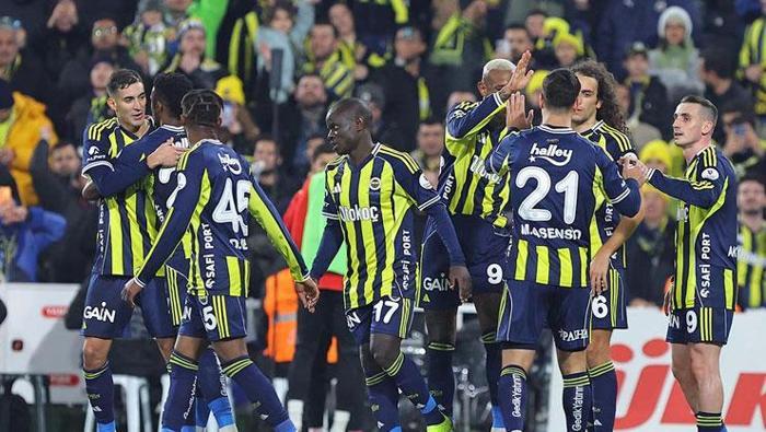 TRABZONSPOR-FENERBAHÇE MAÇI NE ZAMAN, SAAT KAÇTA VE HANGİ KANALDA?
Trendyol Süper Lig'in 22. haftasında oynanacak Trabzonspor-Fenerbahçe maçı 14 Şubat 2026 Cumartesi günü saat 20.00'de başlayacak. Papara Park'ta oynanacak Trabzonspor-Fenerbahçe maçı beIN Sports 1 ekranlarından canlı olarak yayınlanacak. Ayrıca maçın canlı anlatımı fanatik.com.tr’de…