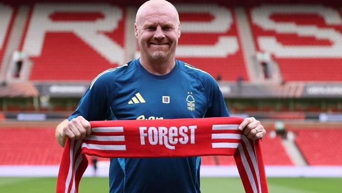 54 yaşındaki Dyche, Ekim ayında Ange Postecoglou'nun yerine geçmiş ve 2027 yazına kadar geçerli bir sözleşme imzalamıştı.