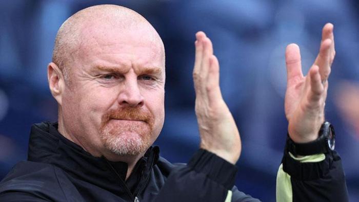 AVRUPA LİGİ'NDE FENERBAHÇE İLE EŞLEŞTİ
Ayrıca UEFA Avrupa Ligi’nde mücadele veren kırmızı-beyazlı takım lig aşamasında 8 maçta 4 galibiyet 2 beraberlik ve 2 mağlubiyet alarak topladığı 14 puan ile sıralamada 13. bitirerek UEFA Avrupa Ligi Son 16 Turu Play-Off mücadelesinde temsilcimiz Fenerbahçe ile eşleşmişti.