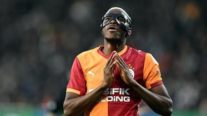 OSIMHEN ŞOV DEVAM EDİYOR
Sezon başında Galatasaray'a tapusuyla gelen Victor Osimhen, hem Trendyol Süper Lig'de hem de UEFA Şampiyonlar Ligi'nde gösterdiği performansla dikkatleri üzerine çekti. Afrika Kupası'nda ülkesi Nijerya ile üçüncülük alan başarılı golcü, bu turnuvada da gollerine devam etti.