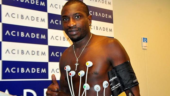 'AYRILIK PLANIM YOKTU'
“Didier Deschamps ile aramızda güçlü bir bağ vardı ve o, takımdan ayrılmamı kesinlikle istemiyordu. Ancak yönetim, Deschamps ile olan yakınlığımı bilmediği için onun beni gözden çıkardığını ima etti. Oysa benim ayrılmak gibi bir planım yoktu. Fakat kulüp yönetiminin zihninde Loïc Remy ve Andre-Pierre Gignac transferleri çoktan şekillenmişti. Marsilya’daki kariyerim, benim tercihimden çok kulübün planları doğrultusunda sona ermiş oldu.”