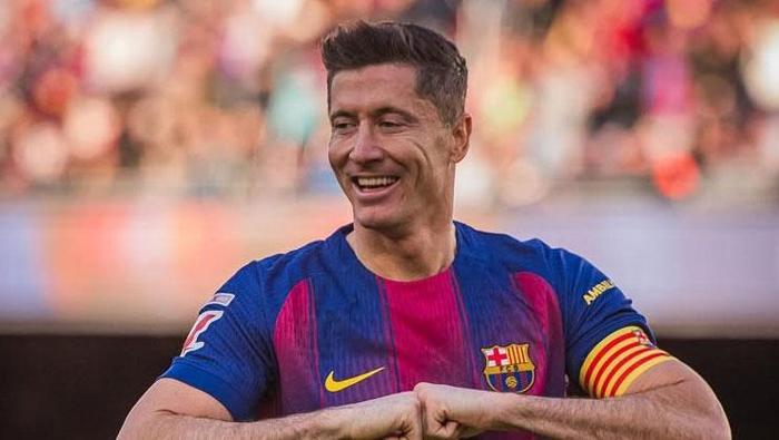 HEDEF YENİDEN LEWANDOWSKI
Mundo Deportivo'da yer alan habere göre Youssef En-Nesyri ve Jhon Duran ile yollarını ayıran Fenerbahçe, ara transfer döneminde de kadrosuna katmak istediği Robert Lewandowski için yaz transfer döneminde de teklif yaptı.