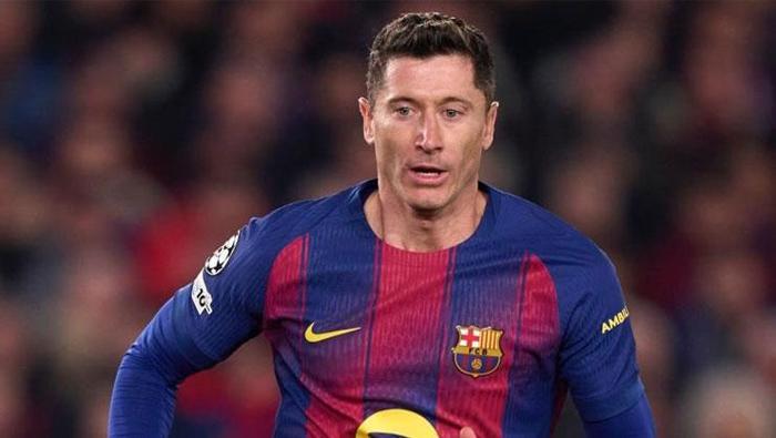 PERFORMANSI
Bu sezon Fenerbahçe formasıyla 28 resmi maça çıkan Robert Lewandowski bu karşılaşmalarda 13 gol ve 3 asistlik skor katkısı sağladı.