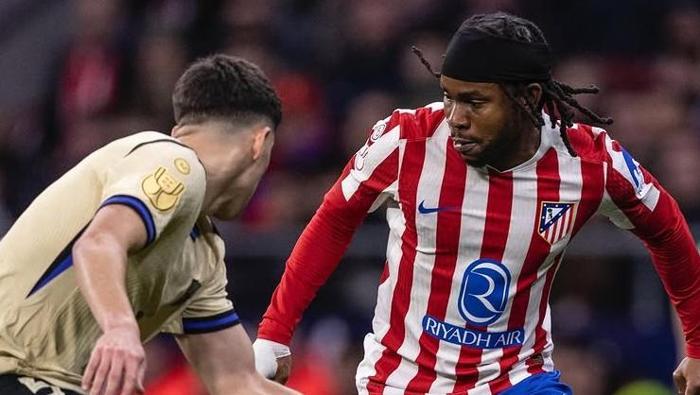 FENERBAHÇE'NİN KAPISINDAN DÖNDÜ
Nijeryalı futbolcu, kış transfer penceresinde Fenerbahçe'nin kapısından döndü. Oyuncu ile sarı-lacivertli kulüp anlaştı ancak Atalanta, Fenerbahçe'den son anda teminat mektubu isteyince işler değişti. Lookman daha sonra Atleti'ye imza attı.