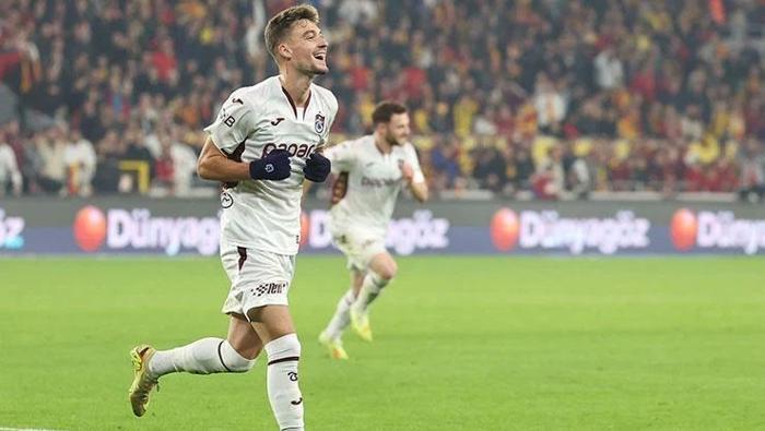 TEKKE İLK PEŞİNDE