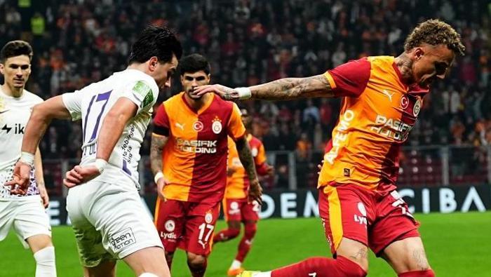 KIRMIZI KARTA KADAR SAHAYA KARAKTER KOYDU