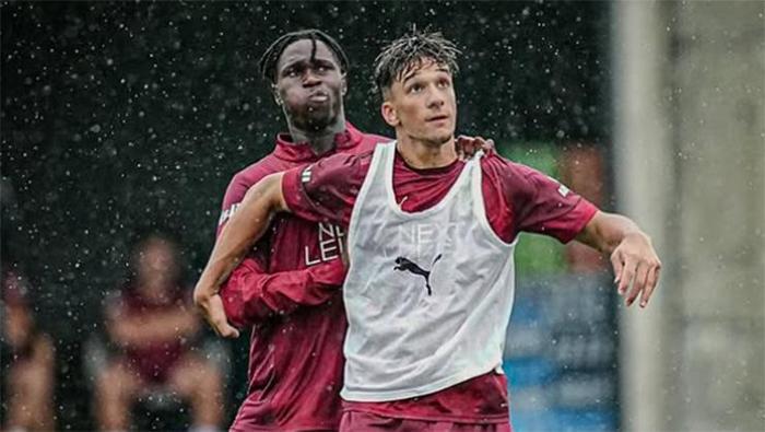 Galatasaray'ın altyapısında forma giyen 17 yaşındaki santrfor Çağrı Balta'nın, sarı kırmızılı takıma veda etmeye hazırlandığı iddia edildi.