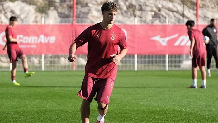 Profesyonel sözleşme imzalamamış olması nedeniyle kupa maçında kadroya dahil edilmediği belirtilen 2008 doğumlu oyuncunun, U19 takımında da forma giymemesi, tarafların gelecek planlamasında kritik bir aşamaya geldiği şeklinde yorumlanmıştı.