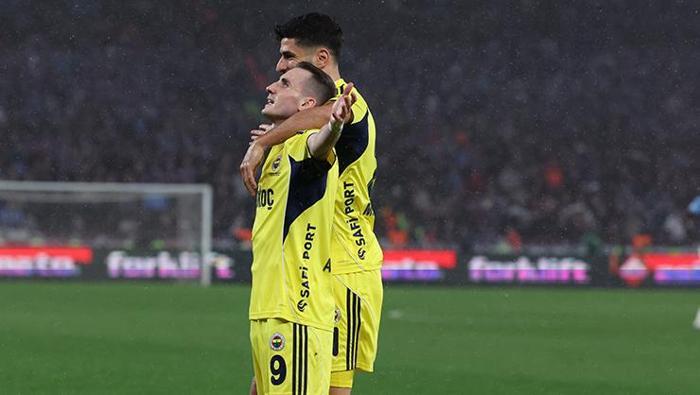 3 YILDIZDAN RESİTAL
Domenico Tedesco'nun takımının gollerini Anderson Talisca, Kerem Aktürkoğlu ve Marco Asensio kaydetti. Trabzonspor'un Ernest Muçi ve Paul Onuachu ile bulduğu goller ise puan almaya yetmedi.