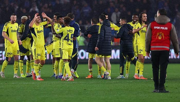 'ÇOK KRİTİK 3 PUAN'
Maçın ardından eski millî futbolcu Nihat Kahveci, Fenerbahçe'yi övdü. Kontraspor YouTube kanalında derbiyi yorumlayan Kahveci, 