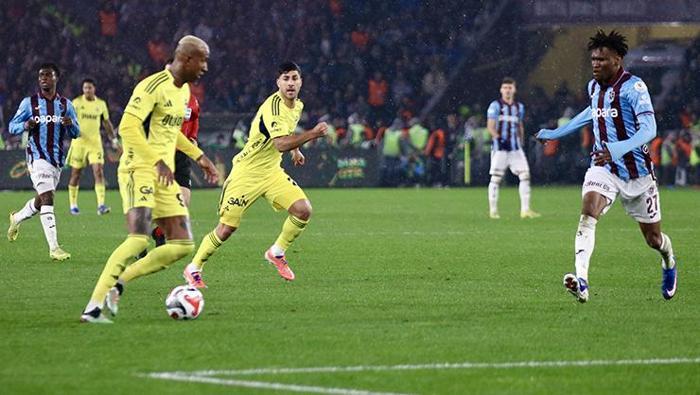 'TALISCA, OYUNUNU DÖNÜŞTÜRÜYOR'
Kanarya'nın Brezilyalı yıldızı Anderson Talisca hakkında da konuşan Kahveci, 