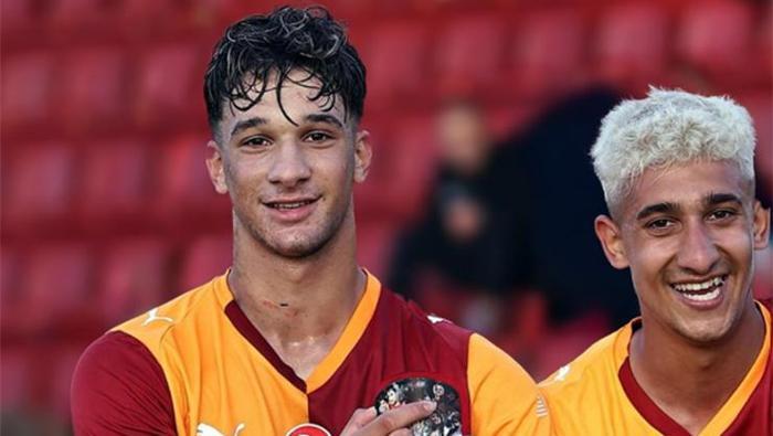 Galatasaray’da süre alamayacağına inanan Çağrı Balta, sözleşme imzalamaya sıcak bakmıyor. Çağrı Hakan’ın “oynayarak gelişme” hedefinin planlamada belirleyici unsur olduğu öğrenildi. Avrupa’dan bazı kulüplerin scout ekipleri tarafından da yakından takip edilen genç forvetle ilgili sürecin nasıl sonuçlanacağı merak konusu.