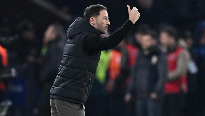 TEDESCO'YA İTALYA SERIE A'DAN TEKLİF!
Bu arada Fanatik'ten Samet Çayır'ın haberine göre İtalya Serie A'dan bir kulüp, sezonun devre arasında Domenico Tedesco'ya teklif getirdi. İtalyan hoca ise teklifin detaylarını dinlemeden Çizme ekibini nazikçe reddetti.