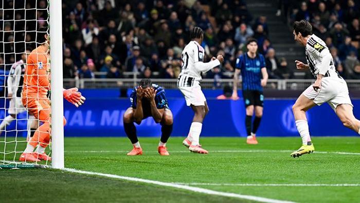 Damien Comolli çılgına döndü, Spalletti iterek uzaklaştırdı Inter - Juventus maçında skandal hakem kararı...