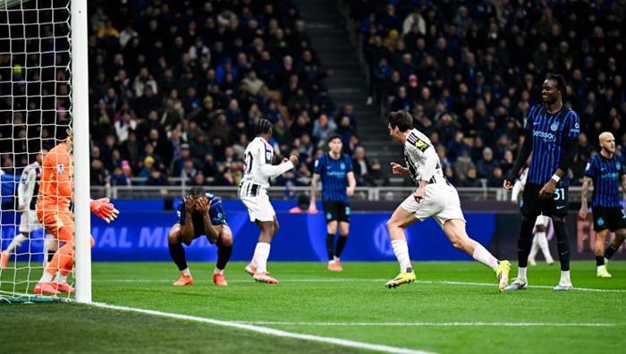 Serie A'da son maçında Inter ile deplasmanda karşı karşıya gelen Juventus, Kalulu'nun kırmızı kart gördüğü maçta rakibine 3-2 mağlup oldu. Rotasını Devler Ligi'ne çeviren Juventus'un Galatasaray ile oynayacağı mücadele ile ilgili İtalyan basınında çarpıcı bir Galatasaray analizi yayınlandı.