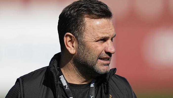 “Victor Osimhen'i transfer ettiğimizde çift forvet oynayacağımıza karar vermiştim ama Mauro Icardi sakatlandı. Şimdi ikisi de en üst seviyede ve birlikte oynayabilirler. Üstelik Lang ve Sané de geldi. Açık söyleyeyim, ilk 11’i seçmek hiç kolay değil.”