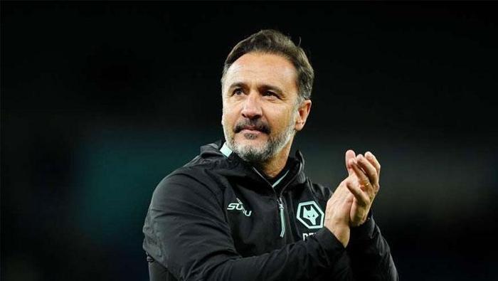 ÜÇLÜ ÇIKABİLİRLER
Ancak takım artık Vitor Pereira’ya emanet. Portekizli teknik adamın ilk dokunuşu taktiksel anlamda yapması ve Nottingham’ı 3’lü savunmayla oynatması bekleniyor. Kırmızı-Beyazlılar’ın yeni hocasıyla ilk maçına Fenerbahçe karşısında çıkacak olması da onlarla ilgili detaylı bir analizi zorlaştırıyor.