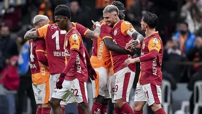 İç sahadaki bu başarılı performansla Aslan, 12 maçta 20 gol atarken, yalnızca 12 gol yedi. Bu istatistikler, Galatasaray’ın Juventus karşısında sahadaki psikolojik avantajını da gözler önüne seriyor. Şimdi gözler, 25 yıllık rekabetin bir sonraki perdesine çevrildi.