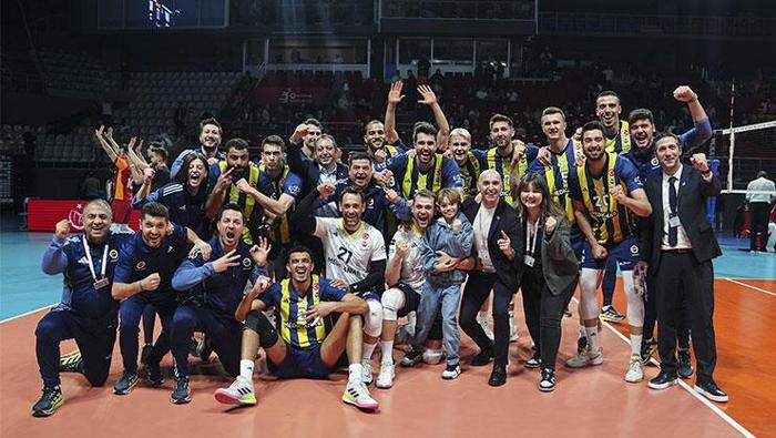 ERKEK VOLEYBOLDA DERBİ GALİBİYETİ
Kanarya, erkek voleybolda geçen hafta iki zorlu sınava çıktı. CEV Cup Play-Off turu ilk maçında Hollanda’da Orion Stars ile karşılaşan Kanarya, 3-1 kazandı. Fenerbahçe Medicana daha sonra ligde ezeli rakibi Galatasaray HDI Sigorta’yı 3-0’la mağlup etti.