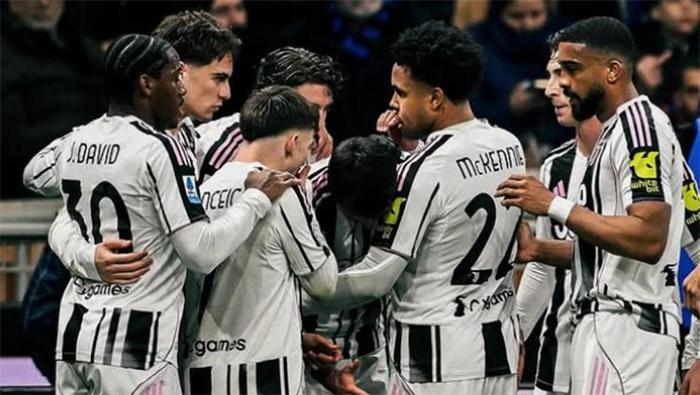 Galatasaray: Uğurcan, Boey, Sanchez, Abdülkerim, Jakobs, Torreira, Sara, Sane, Lang, Barış, Osimhen Juventus: Di Gregorio, Kalulu, Bremer, Kelly, Cambiaso, Locatelli, Miretti, McKennie, Conceiçao, Kenan, Openda