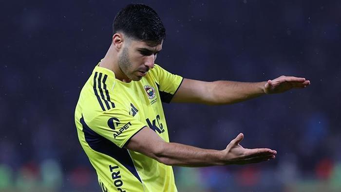 İNGİLTERE'DE DE GÜNDEM OLDU
İspanyol yıldızın performansı yalnızca Türkiye'de değil, İngiltere'de de gündem oldu. 30 yaşındaki futbolcu, Fenerbahçe'ye gelmeden Aston Villa'da kiralık oynamıştı.